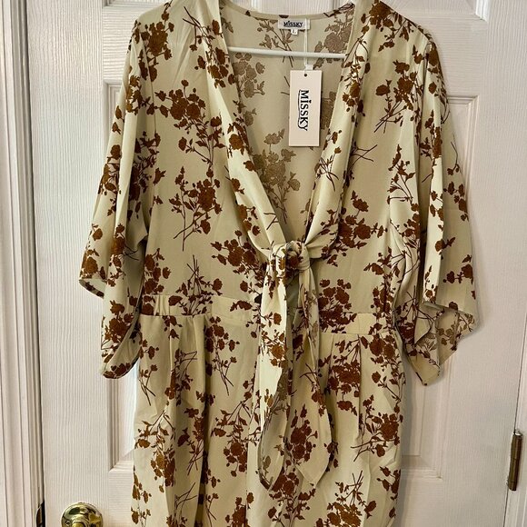 NWT Womens Summer Sexy Floral Romper 3/4 Sleeve Tie Front Cut Out V Neck Jump - Picture 1 of 4